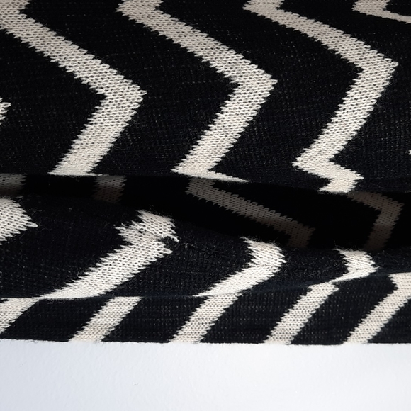 WISHLIST BLACK/ WHITE CHEVRIN SWEATER SZ XL - Picture 12 of 14